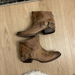 Freebird by Steven Hotel Ankle Boot, 9US